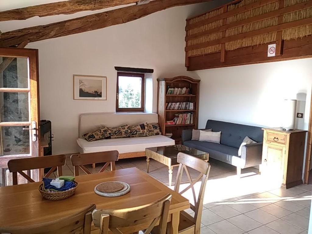 Le Petit Rias Gite Soleil Saint Maurice en Chalencon Ngoại thất bức ảnh
